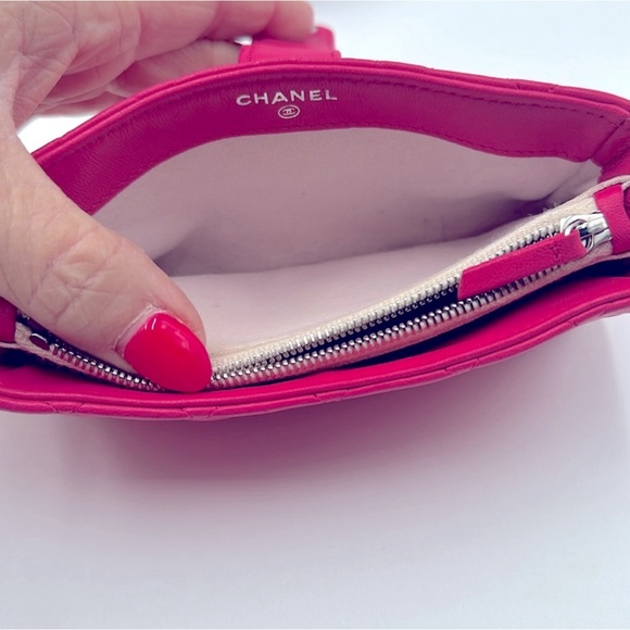 CHANEL Lambskin Quilted Mini Clutch Fuchsia with chain and dustbag - Picture 8 of 9